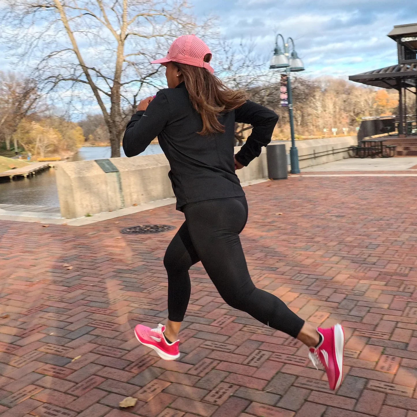 Women's Swift Running Apus