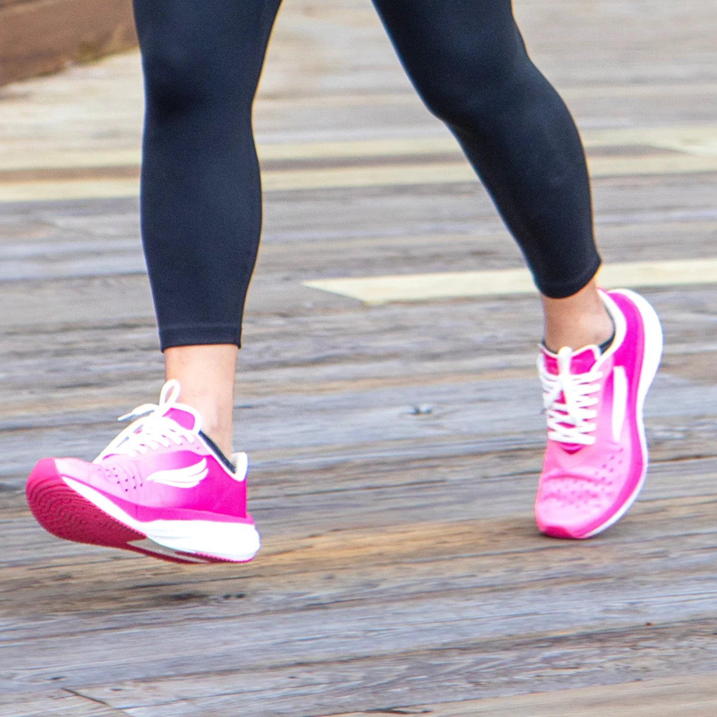 Women's Swift Running Apus